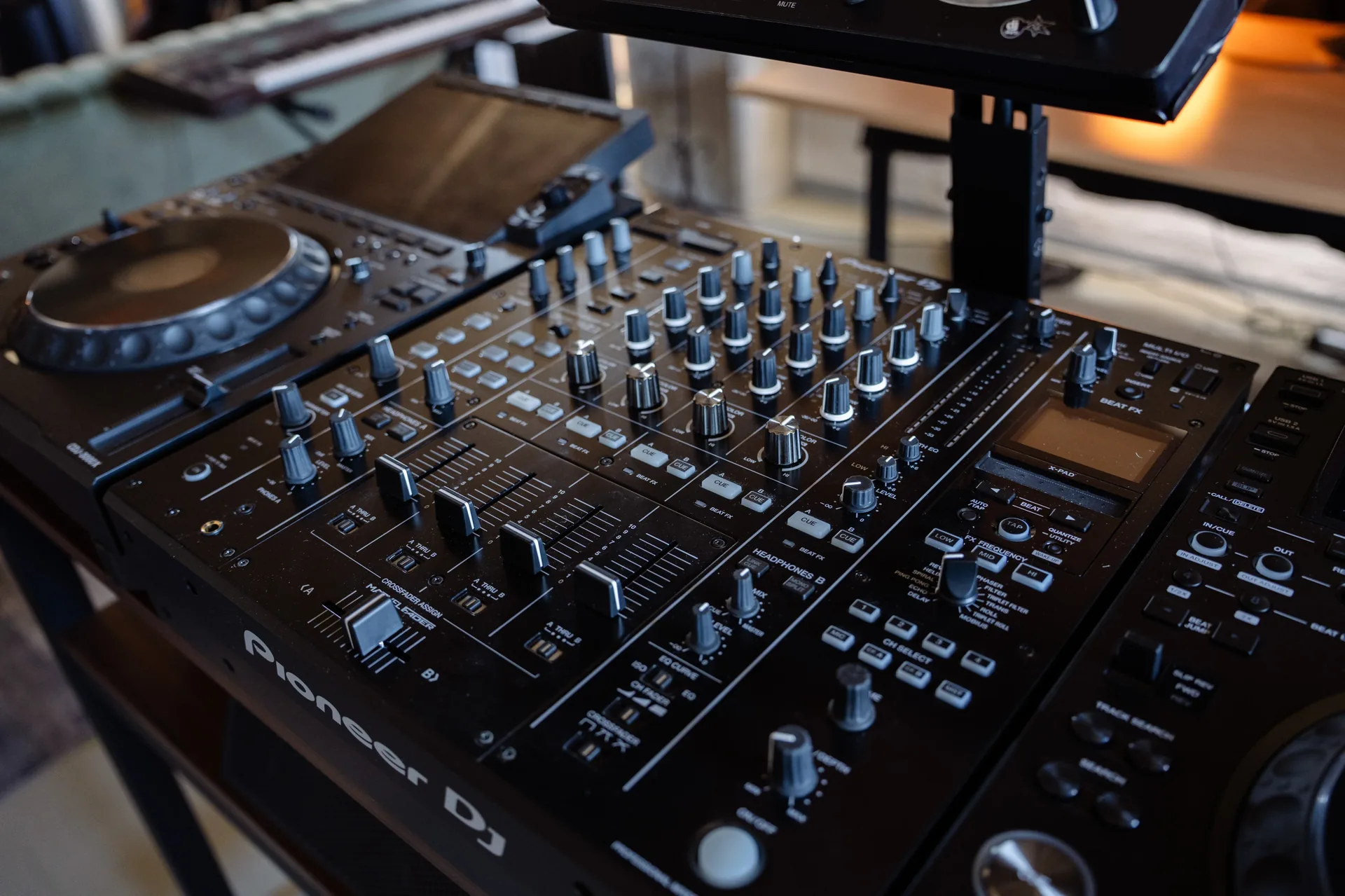 Pioneer DJM-A9 Flagship-Mixer im Detail — DJ-Studio Osnabrück
